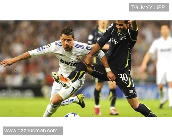 著名足球明星卡通绘画作品展现球场魅力与个人风采的艺术之旅